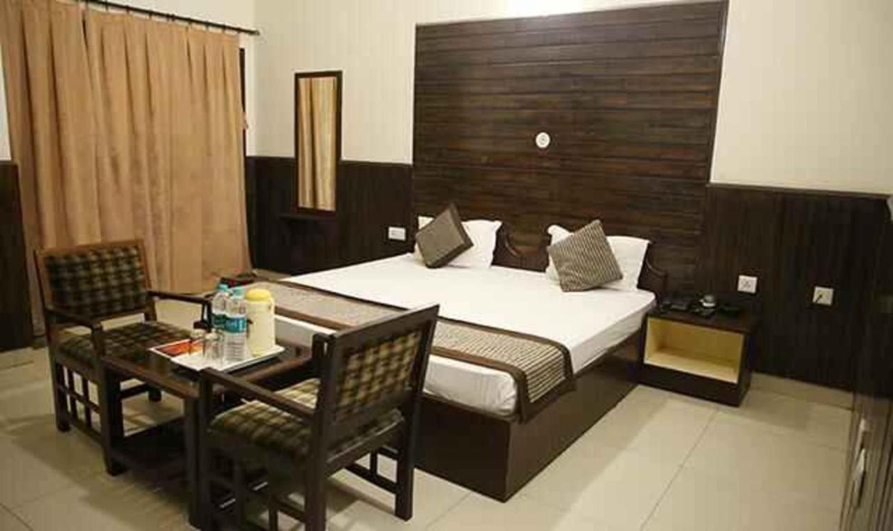 Fabhotel Corbett Inn Rudrapur エクステリア 写真
